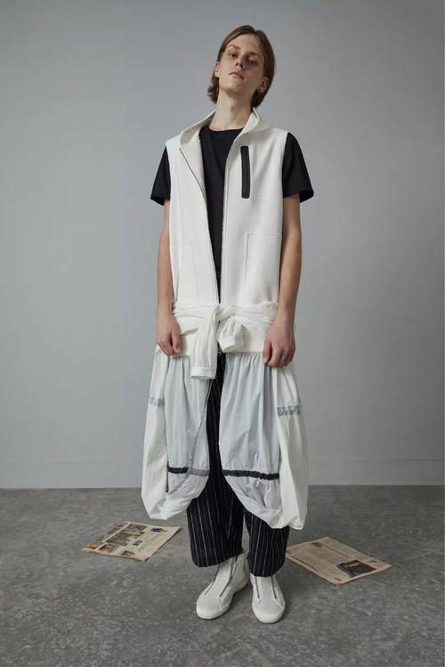 速寫丨我害怕會穿衣服的男人